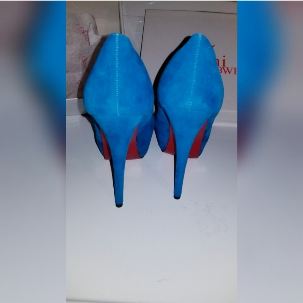 Blue Heels - Picture 5 of 7